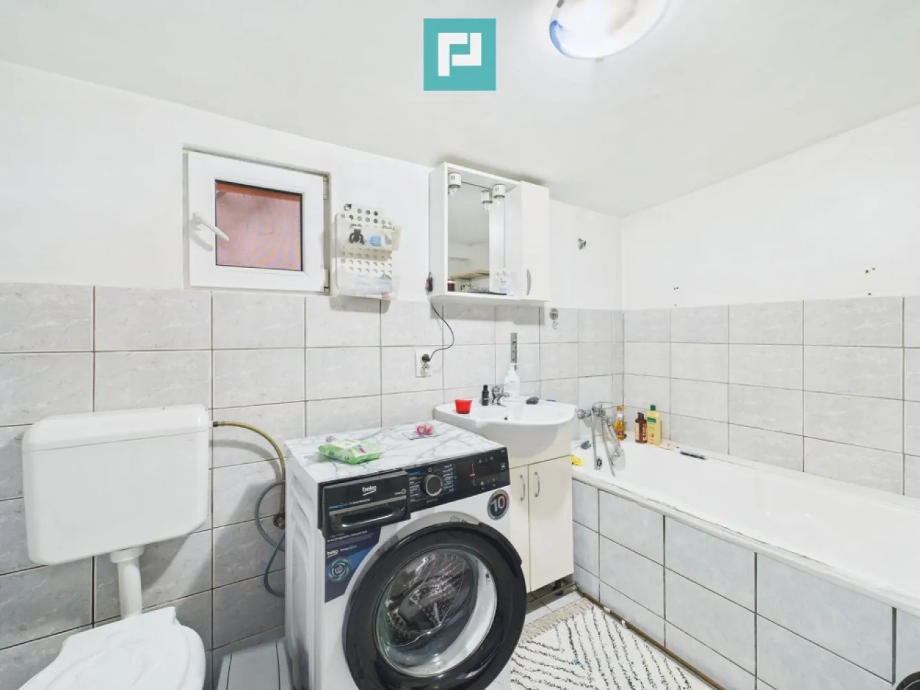 Două case pe un teren generos în Ghiroda