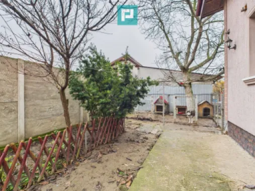 Două case pe un teren generos în Ghiroda