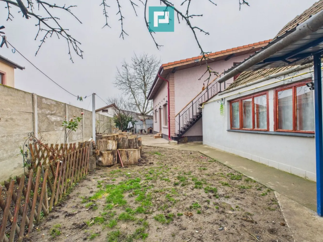 Două case pe un teren generos în Ghiroda