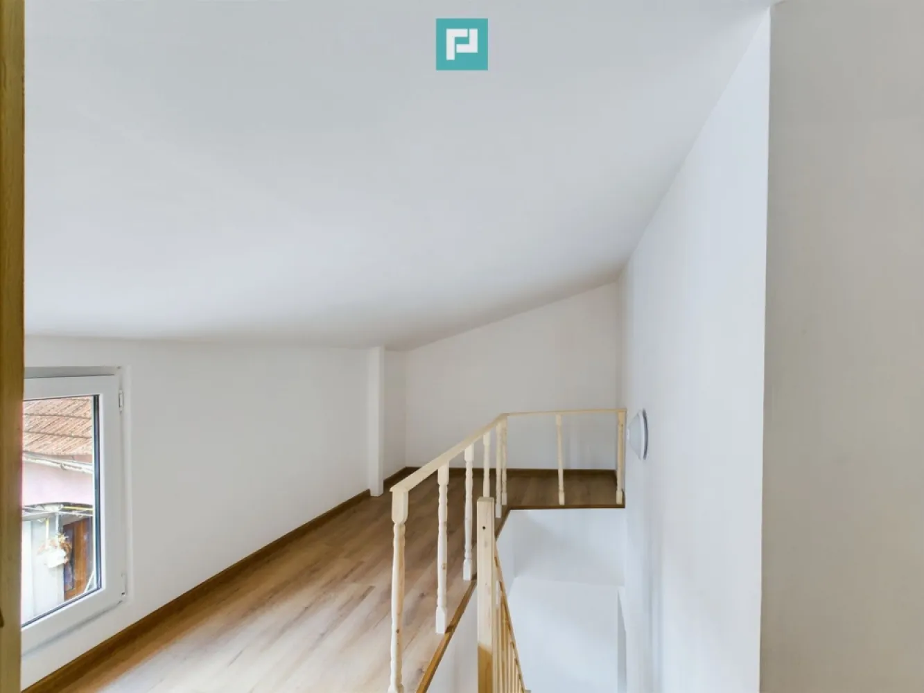 Casă cu 4 camere, renovată, în zona Gării de Nord