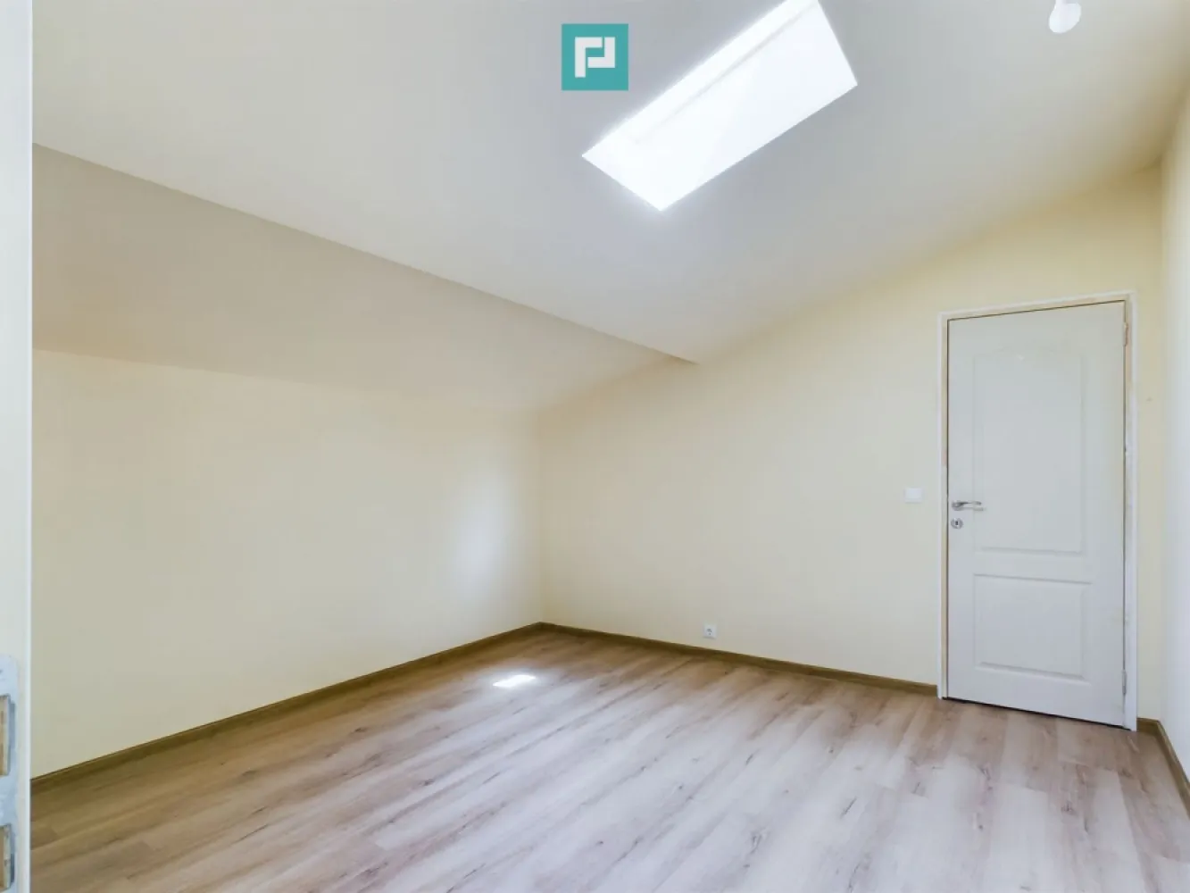 Casă cu 4 camere, renovată, în zona Gării de Nord