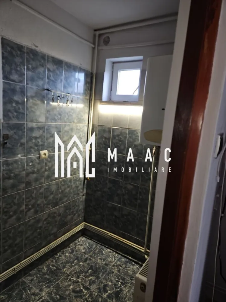 Garsoniera | Parter | 22 MPU | Investitie | Lazaret - MAAC Imobiliare vă propune spre vânzare garsonieră la parter înalt – ideală pentru investiție | Sibiu Garsonieră de vânzare în Sibiu, situată la parter înalt, într-un imobil cu 4 etaje, amplasată într-o zonă cu acces rapid la stație de autobuz, magazine și facilități urbane. Caracteristici principale: Garsonieră cu baie proprie și mini-bucătărie Centrală termică proprie Izolație exterioară Senzor de gaz pentru siguranță Utilități complete: apă, gaz, curent electric, cablu TV Avantaje locație: 1 minut până la stația de autobuz Magazine în apropiere Zonă bine conectată la oraș Acces rapid către puncte de interes Cuvinte cheie relevante: garsonieră Sibiu, garsonieră parter înalt, garsonieră cu centrală proprie, garsonieră de vânzare Sibiu, investiție imobiliară Sibiu, garsonieră aproape de autobuz, garsonieră mobilată Sibiu. Proprietatea este potrivită atât pentru locuire, cât și pentru investiție sigură (închiriere rapidă). Pentru mai multe informații sau pentru a programa o vizionare, nu ezitați să ne contactați, specificand ID: CP2909857 }}