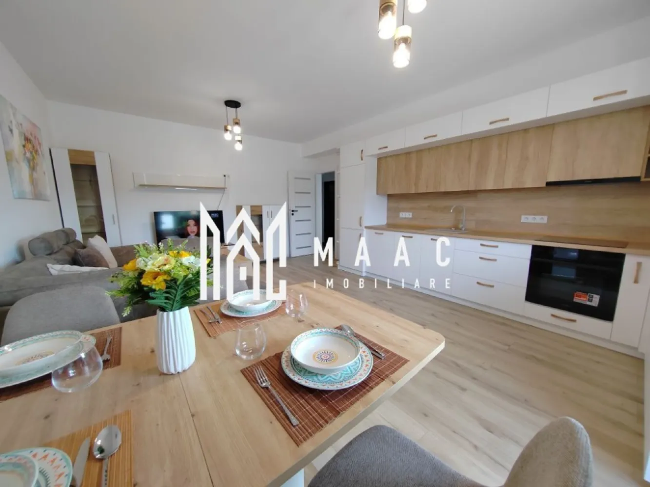 Închiriere apartament 3 camere - MAAC Imobiliare vă propune spre închiriere un apartament situat in Sibiu pe Calea Șurii Mici. Apartamentul este complet și modern mobilat, amplasat la parter înalt, și dispune de: - 2 dormitoare - 2 balcoane - living cu bucătărie open-space - încălzire în pardoseală - 2 locuri de parcare - toate finisajele și mobilierul sunt noi - Suprafața utilă: 62 mp Pentru mai multe detalii, vă rugăm să precizați telefonic că ați văzut anunțul cu ID: CP2908074. }}