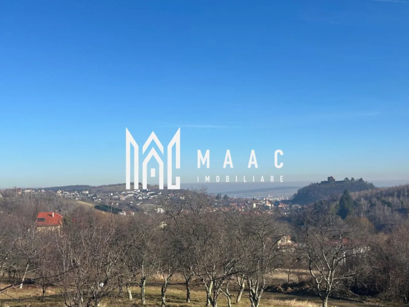 Teren intravilan 1.640 mp | Deschidere 17ml | Utilități | Cisnădioara - Maac Imobiliare prezintă spre vânzare un teren intravilan cu potențial excelent de dezvoltare, situat într-o zonă apreciată, cu priveliște deosebită asupra orașului și panoramă către munți. Caracteristici teren: Suprafață: 1.640 mp Deschidere la drum: 17 metri liniari Regim: intravilan Utilități: apă, curent, canalizare – pe teren Acces facil din drum public Zonă cu case construite și infrastructură existentă Include garaj Destinații potrivite: Pensiune turistică Casă de vacanță Construcție rezidențială Amplasat în Cisnădioara, una dintre cele mai apreciate localități din județul Sibiu, terenul beneficiază de un cadru natural deosebit, recunoscut pentru liniștea, aerul curat și priveliștile spectaculoase către Munții Cindrel. Zona este renumită pentru Cetatea Cisnădioara, trasee turistice, pensiuni și case de vacanță, fiind o destinație căutată atât pentru relaxare, cât și pentru investiții turistice. Poziționarea oferă panoramă asupra localității și a împrejurimilor, într-un cartier aerisit, cu construcții noi și acces facil către Sibiu. Pentru mai multe detalii precizati telefonic ca ati vazut anuntul cu ID: CP2856314 }}
