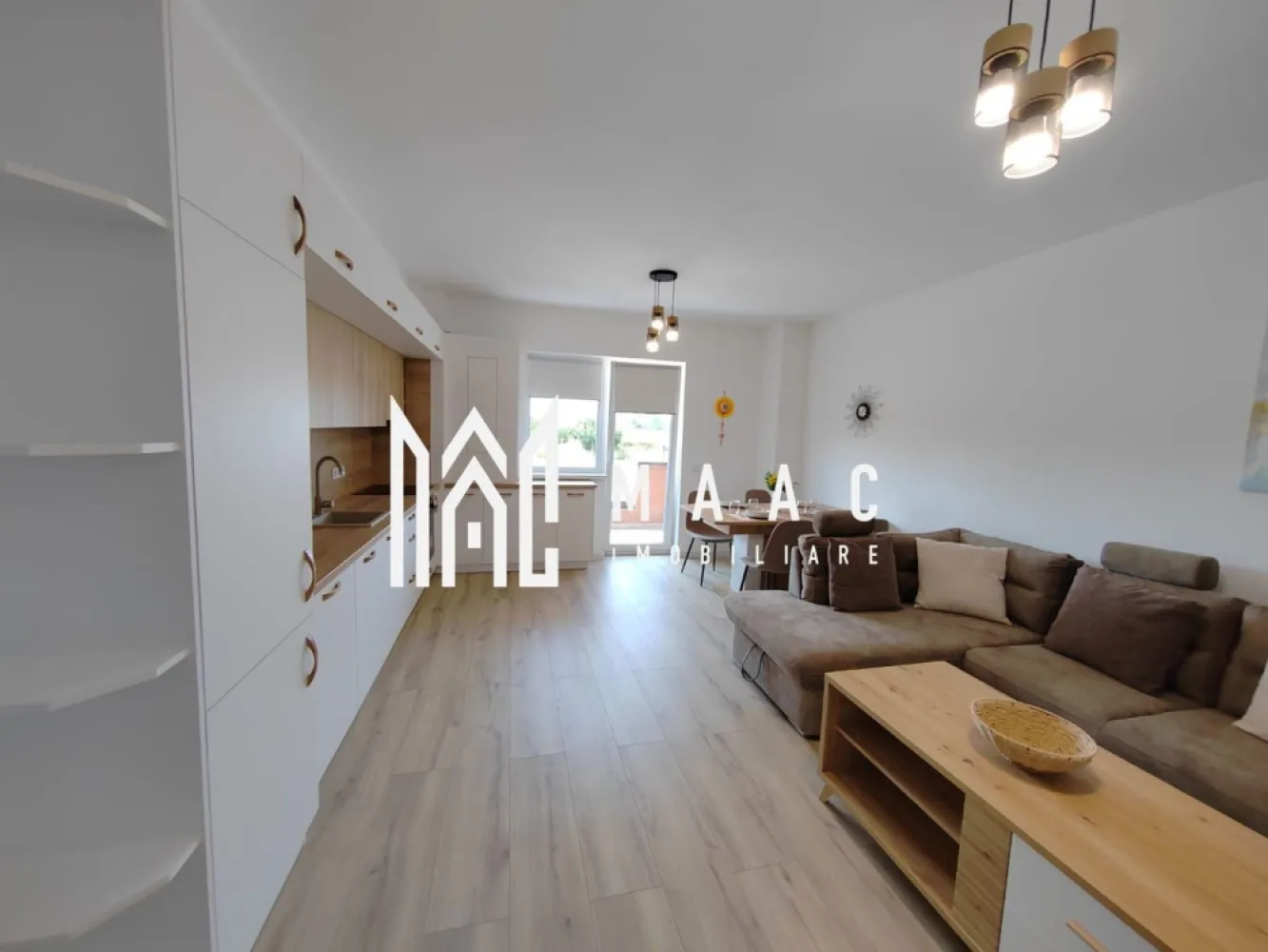 Închiriere apartament 3 camere