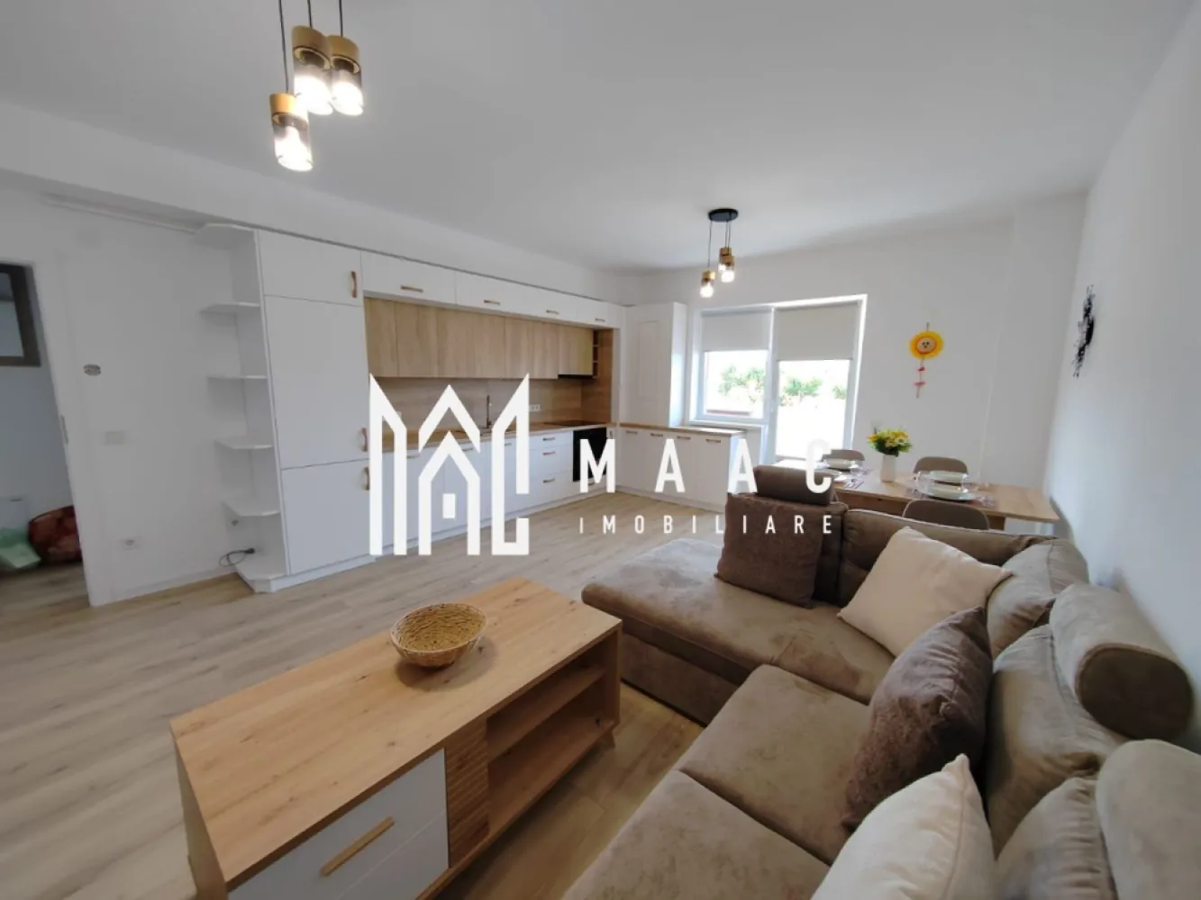 Închiriere apartament 3 camere