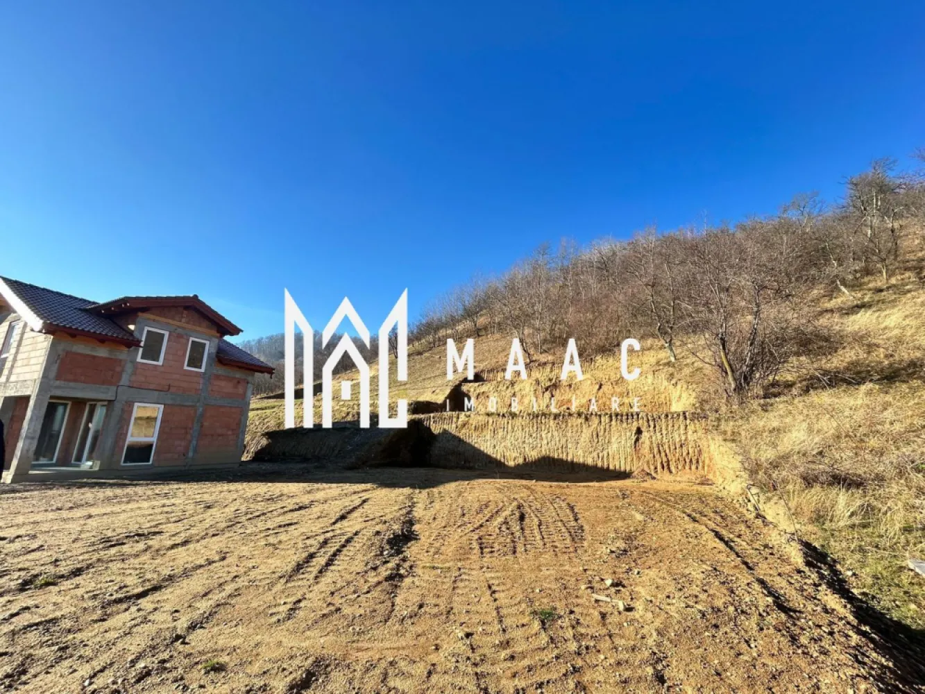 Teren intravilan 1.640 mp | Deschidere 17ml | Utilități | Cisnădioara