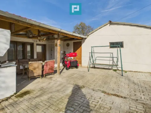 Casuță cu priveliște panoramică spre Cetatea Șiria