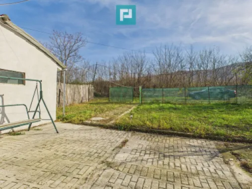 Casuță cu priveliște panoramică spre Cetatea Șiria