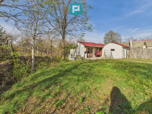 Casuță cu priveliște panoramică spre Cetatea Șiria