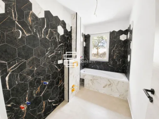 Apartament 3 camere | Gradina 50 mp| Bloc tip vilă | Cristian | Comision 0%