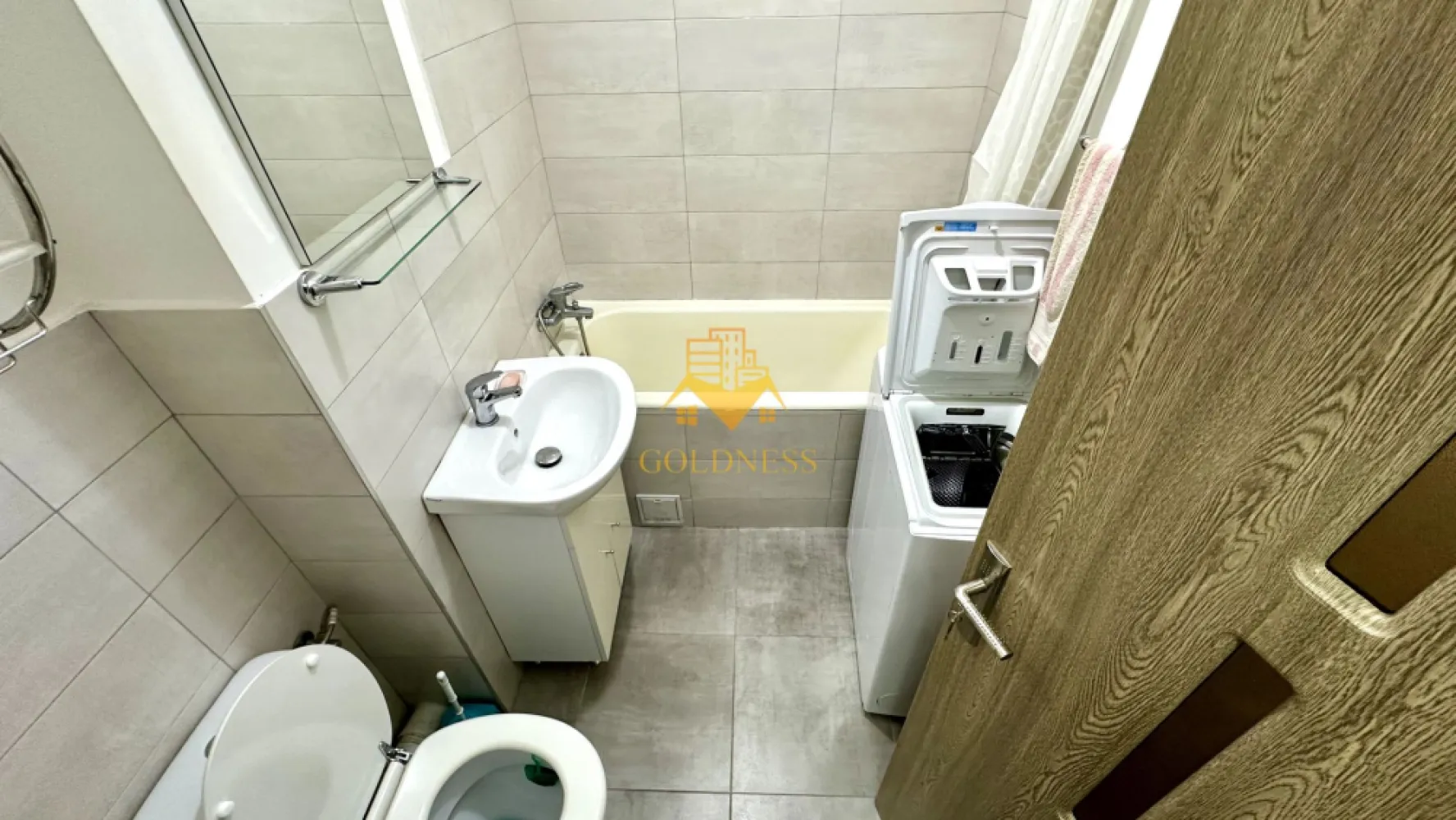 1 camera, Gheorgheni, FSEGA, Iulius Mall, Unirii, Detunata, Profi - GOLDNESS Imobiliare vă propune spre închiriere un apartament cu o camera complet mobilat și utilat, la etajul 1 într-un imobil de 10 etaje, în Cartierul Gheorgheni.
Posibilitate de parcare în zona la liber.
Se află în apropierea stațiilor de transport în comun, magazine, restaurante, spații verzi, farmacii, etc. 

Apartamentul este compartimentat astfel:
 - camera cu pat și canapea extensibilă , dressing, birou
 - bucătărie complet utilată și mobilată, loc de servit masa 
 - baie cu cada, calorifer port prosop și dulap pentru depozitare.
 - balcon 3mp

Imobilul este dotat cu toate cele necesare- încălzire termoficare, frigider, aragaz, hotă, mașină de spălat haine, etc. 

Dacă sunteți interesați de acest apartament și doriți să îl vizionați, dar și pentru alte oferte nu ezitați să ne contactați telefonic sau prin e-mail. Vă stăm la dispoziție!
Pentru intermediere se percepe un comision de 50% din prețul chiriei!