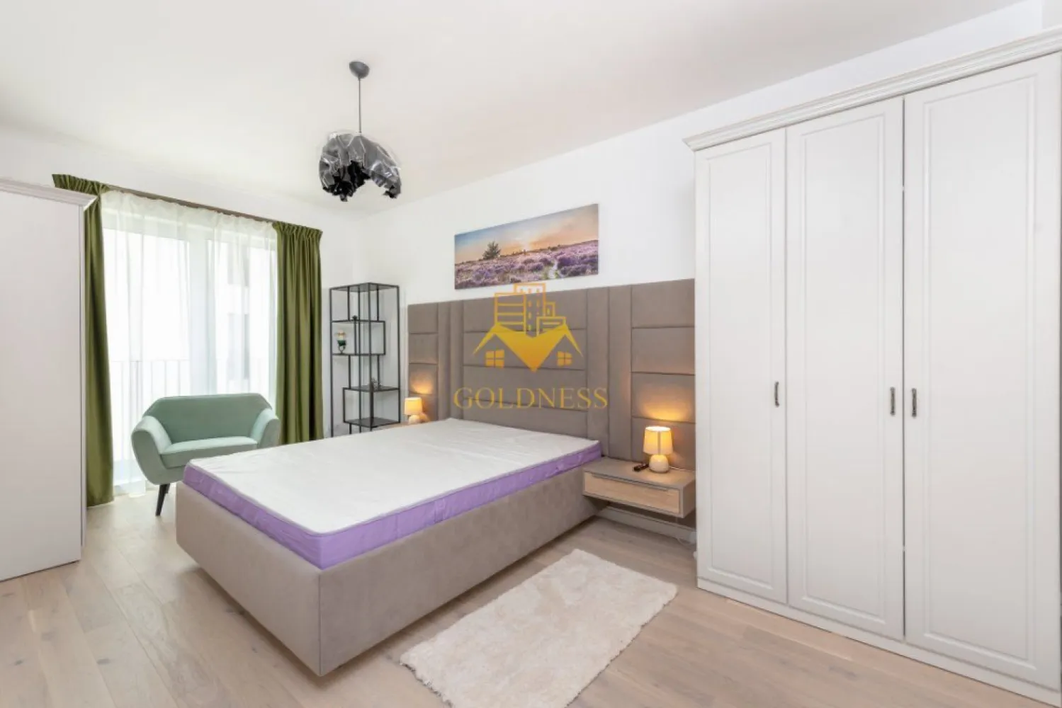 2 camere, modern, parcare, bloc nou, AC, Record Park, zona Bosch, Ntt - GOLDNESS Imobiliare vă propune spre închiriere un apartament cu 2 camere complet mobilat și utilat, la etajul 4 într-un imobil de 6 etaje, în cartierul Marasti. Apartamentul este compartimentat astfel:
 - dormitor cu pat matrimonial, dressing, noptiere
 - living cu bucatarie open-space complet utilată, canapea extensibla, loc de servit masa 
 - baie cu vana, calorifer port prosop inox și dulap pentru depozitare.
 - terasa de 12 mp.

Imobilul este dotat cu toate cele necesare- centrală proprie, mașină de spălat haine, frigider, plită electrică, hotă, TV, etc. 
Se află în apropierea stațiilor de transport în comun, magazine, restaurante, spații verzi, farmacii, etc. 
Dispune de loc de parcare subteran!

Dacă sunteți interesați de acest apartament și doriți să îl vizionați, dar și pentru alte oferte sau detalii nu ezitați să ne contactați telefonic sau prin e-mail - goldnessimobiliare@gmail.com. Vă stăm la dispoziție!