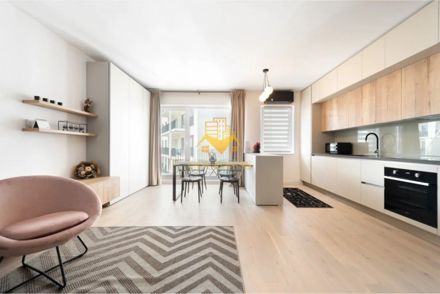 2 camere, modern, parcare, bloc nou, AC, Record Park, zona Bosch, Ntt - GOLDNESS Imobiliare vă propune spre închiriere un apartament cu 2 camere complet mobilat și utilat, la etajul 4 într-un imobil de 6 etaje, în cartierul Marasti. Apartamentul este compartimentat astfel:
 - dormitor cu pat matrimonial, dressing, noptiere
 - living cu bucatarie open-space complet utilată, canapea extensibla, loc de servit masa 
 - baie cu vana, calorifer port prosop inox și dulap pentru depozitare.
 - terasa de 12 mp.

Imobilul este dotat cu toate cele necesare- centrală proprie, mașină de spălat haine, frigider, plită electrică, hotă, TV, etc. 
Se află în apropierea stațiilor de transport în comun, magazine, restaurante, spații verzi, farmacii, etc. 
Dispune de loc de parcare subteran!

Dacă sunteți interesați de acest apartament și doriți să îl vizionați, dar și pentru alte oferte sau detalii nu ezitați să ne contactați telefonic sau prin e-mail - goldnessimobiliare@gmail.com. Vă stăm la dispoziție!