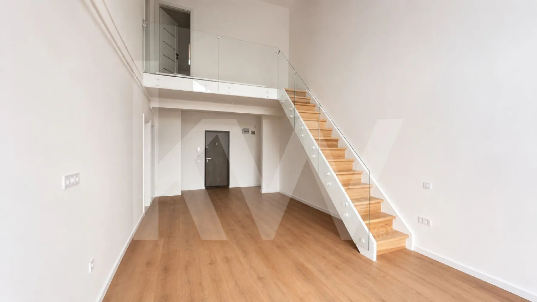 Apartament de vanzare 84 mp Da Vinci - Dacă îți dorești un apartament mare, luminos și pe care să îl amenajezi exact după gustul tău, această proprietate este alegerea ideală!
 83,91 mp utili (102,93 mp total)
 3 dormitoare – perfect pentru o familie numeroasă sau pentru cei care au nevoie de spațiu suplimentar.
 Living generos cu bucătărie open-space.
 2 băi, debara și balcon de 19 mp.
 Compartimentare practică pe două niveluri, oferind confort și intimitate.

Apartamentul se vinde nemobilat, ceea ce îți oferă libertatea de a-l amenaja complet după propriul stil, fără costuri pentru eliminarea mobilierului vechi.

Unul dintre cele mai avantajoase prețuri raportat la suprafața oferită! Găsești cu greu un apartament atât de spațios la acest nivel de preț.

📞 Contactează-ne pentru mai multe informații și programează o vizionare. O proprietate cu mult potențial, ideală atât pentru locuit, cât și pentru investiție!