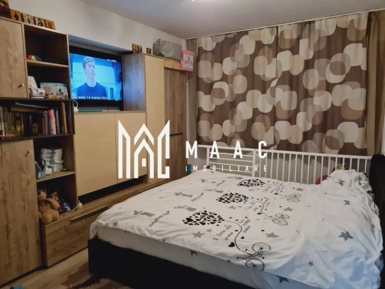 Apartament 2 camere | 56 MPU | Etaj 3 | Turnisor - MAAC Imobiliare vă propune spre vânzare un apartament cu 3 camere, situat într-un bloc nou și modern, într-o zonă liniștită din Turnișor – Sibiu, potrivit atât pentru locuință proprie, cât și pentru investiție. Detalii proprietate: Suprafață utilă: 56 mp Compartimentare eficientă: Living luminos Bucătărie modernă, complet mobilată și utilată 2 dormitoare spațioase Baie Avantaje: Bloc nou, dotat cu lift Finisaje de calitate superioară Se vinde complet mobilat și utilat Zonă liniștită, cu acces rapid către magazine, școli și mijloace de transport în comun Pentru mai multe detalii precizati telefonic ca ati vazut anuntul cu ID: CP2855930 }}