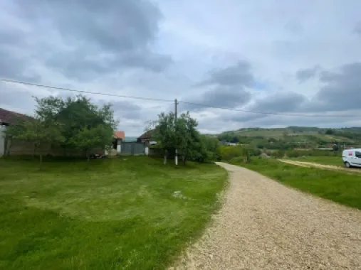 De vânzare | Casă tradițională pe deal + teren 2.470 mp | Sat Burzuc |