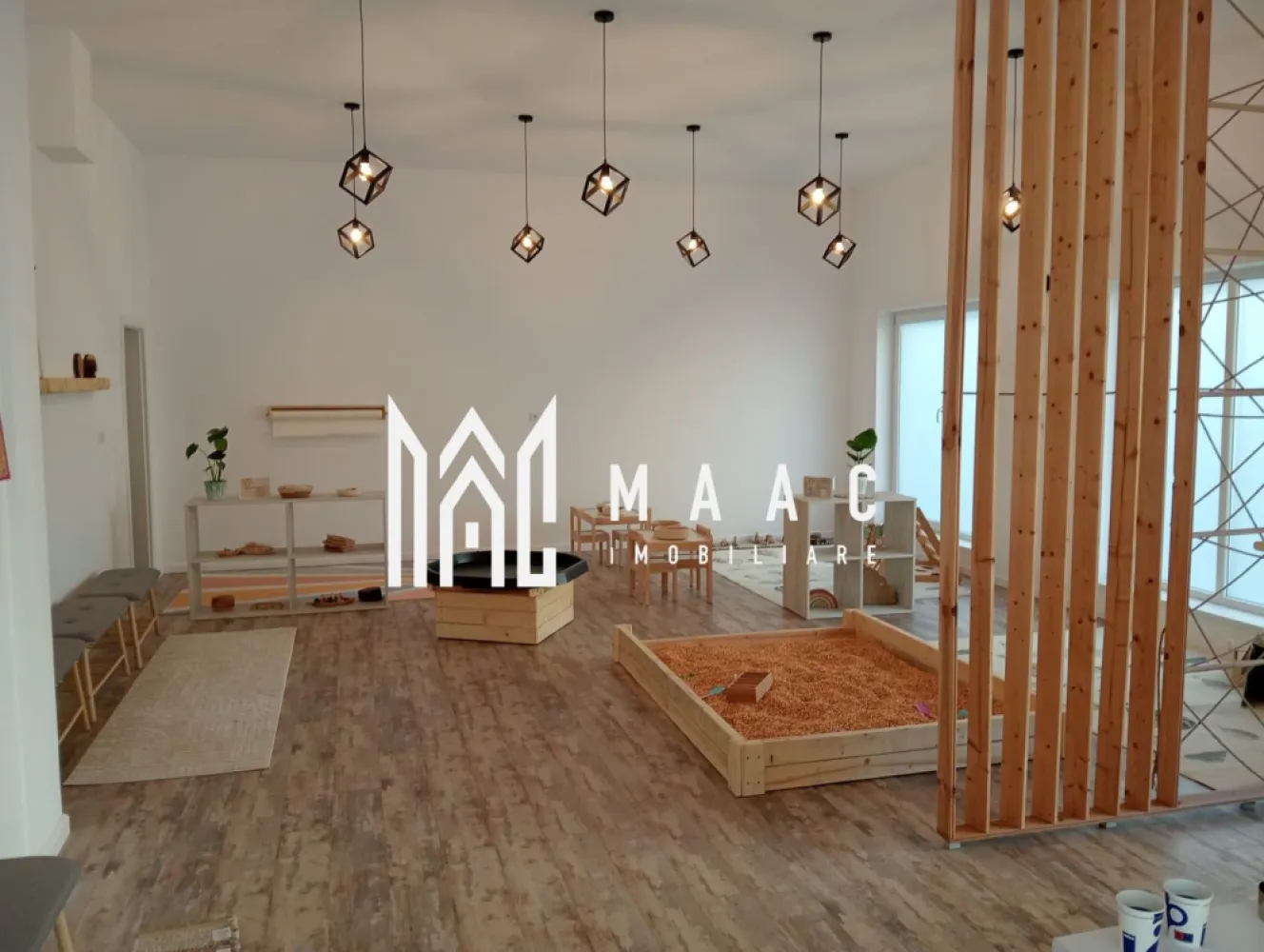 Spatiu comercial cu gradina I Selimbar - Maac Imobiliare ofera spre inchiriere spatiu comercial cu gradina de 77.8 mp
Este potrivit pentru diverse tipuri de activitati: birouri, salon, cabinet, showroom, servicii, activitati comerciale, loc de joaca sau alte destinatii.

Spatiul beneficiaza de gradina, oferind un plus de versatilitate si confort, ideala pentru activitati care necesita zona exterioara.
Include 2 locuri de parcare
Zona accesibila, in dezvoltare.

Pentru detalii suplimentare sau vizionare anuntati telefonic CP3051956