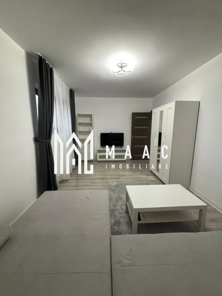 Aparatament 2 camere | Zona Doamna Stanca | 52 mp| - MAAC Imobiliare vă propune spre vânzare un apartament cu 2 camere, situat într-una dintre cele mai căutate zone din Sibiu – Doamna Stanca. Proprietatea este amplasată la un etajul 3 bloc cu acoperis, oferind un echilibru ideal între confort și eficiență termică.

Locuința dispune de o compartimentare practică și luminoasă, fiind compusă din living spațios cu bucătărie inchisa dormitor matrimonial, baie modernă și balcon. Apartamentul se vinde complet mobilat și utilat, cu un design contemporan, atent ales pentru a oferi un ambient plăcut și funcțional.

Finisajele sunt de calitate superioară, incluzând pardoseli moderne, tâmplărie PVC cu geam termopan și obiecte sanitare premium. Totodată, proprietatea beneficiază de un loc de parcare inclus în preț, un avantaj important în zonă.

Zona Doamna Stanca este apreciată pentru accesul facil către centre comerciale, mijloace de transport și alte puncte de interes, fiind ideală atât pentru locuit, cât și pentru investiție.

Pentru mai multe detalii sau programarea unei vizionări, vă stăm cu drag la dispoziție! Specificati CP3191185