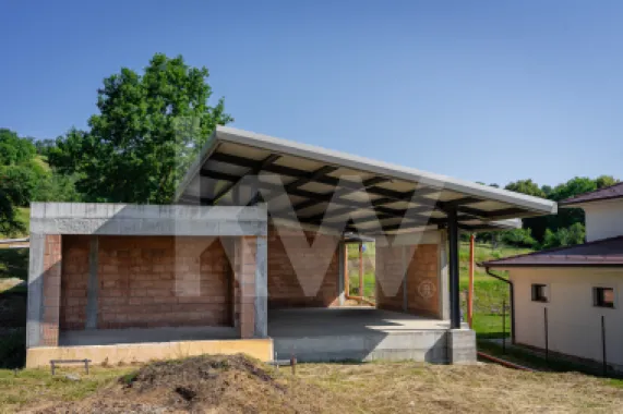 Casă cu arhitectură modernă si teren in Cisnădioara