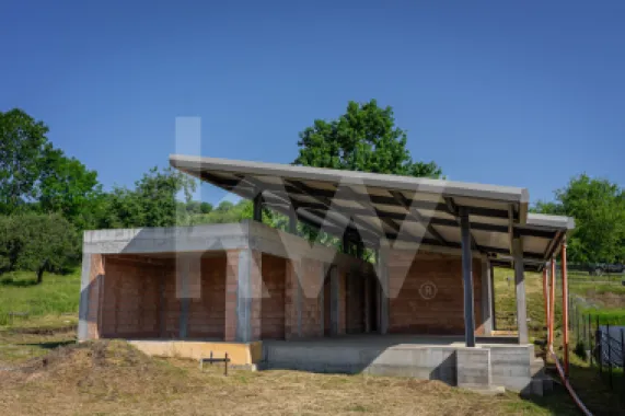 Casă cu arhitectură modernă si teren in Cisnădioara