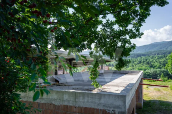 Casă cu arhitectură modernă si teren in Cisnădioara