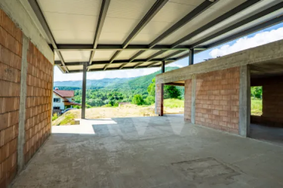 Casă cu arhitectură modernă si teren in Cisnădioara
