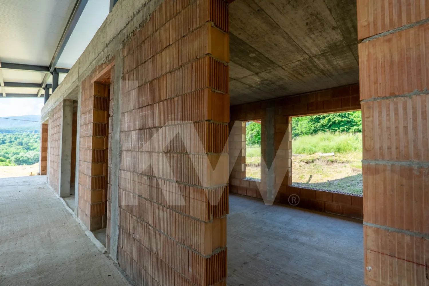 Casă cu arhitectură modernă si teren in Cisnădioara