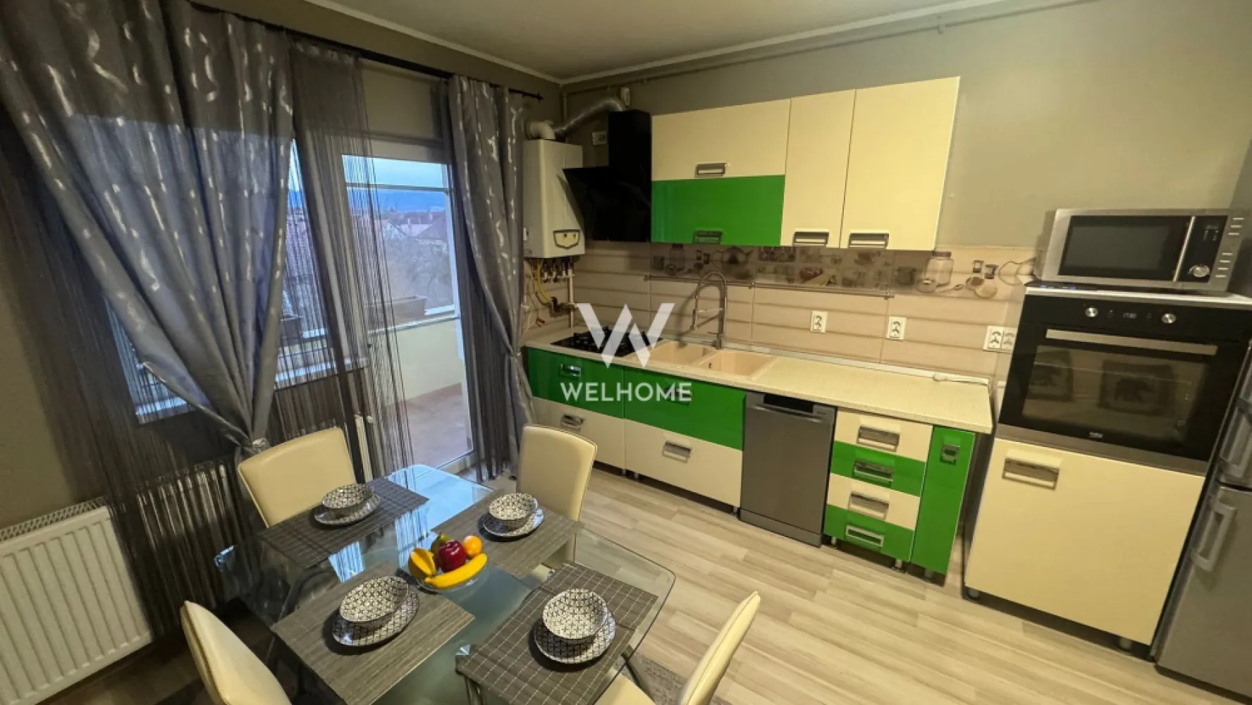 Apartament 3 camere de vânzare – Șelimbăr, str. Pictor Brana - Vă propunem spre vânzare un apartament modern cu 3 camere, situat în Șelimbăr, pe strada Pictor Brana, într-o zonă liniștită și bine conectată la oraș. Apartamentul are o suprafață utilă de 53 mp, la care se adaugă un balcon generos de 11 mp, fiind amplasat la etajul 2 al imobilului. Se vinde complet mobilat și utilat, exact ca în fotografii – ideal pentru mutare imediată sau investiție. Compartimentare practică: living open space cu bucătărie, 2 dormitoare, baie, balcon spațios. Locuința beneficiază de loc de parcare inclus, un avantaj important în zonă. Preț: 119.900 euro cash/credit Pentru mai multe detalii sau pentru programarea unei vizionări, nu ezitați să mă contactați. }}