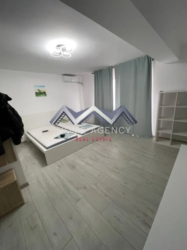 Garsonieră cu bucătărie închisă | include parcare