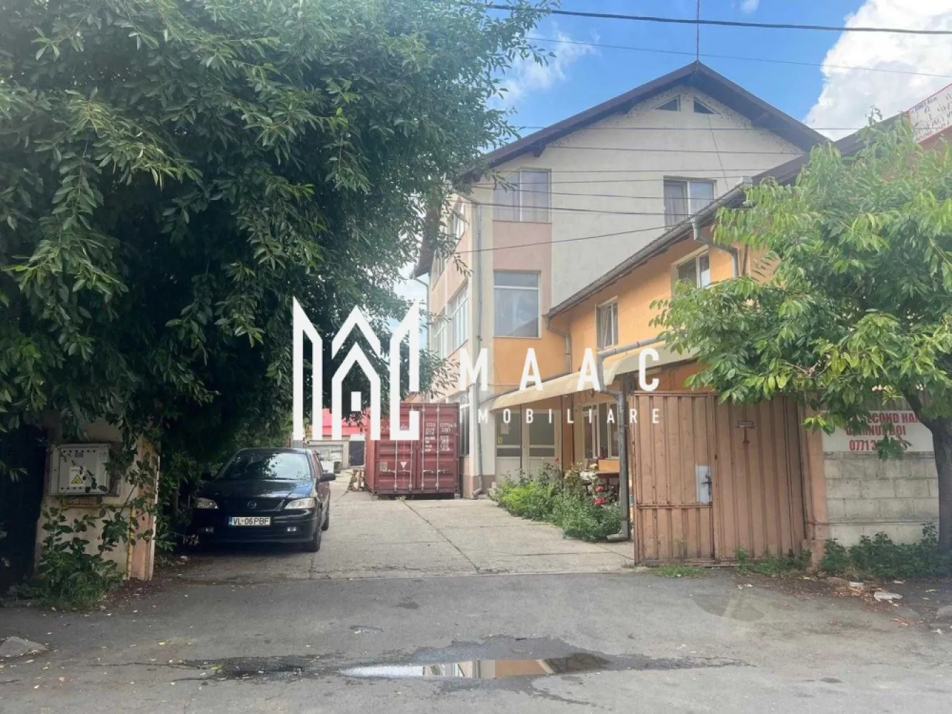 Spatii comerciale | Strada Ferdinand | Shopping City - Spații Comerciale Moderne – Zona Shopping City Râmnicu Vâlcea
Oferim spre închiriere spații comerciale versatile, situate într-o zonă cu potențial economic ridicat, pe Strada Virgiliu Nr. 9, Râmnicu Vâlcea (în imediata apropiere a noului mall Shopping City).
Spațiile se adaptează perfect nevoilor afacerii tale: se pot închiria integral sau separat, fiind pretabile pentru orice tip de activitate 

Suprafețe disponibile:
• Spațiu Parter: 53 mp
• Spațiu Parter: 116.86 mp
• Spațiu Etaj 1: 117.49 mp
• Garaj: 30 mp

Prețuri avantajoase:
• Parter: 7 EUR / mp
• Etaj 1: 5 EUR / mp

Facilități și dotări incluse:
• Locuri de parcare proprii
• Curent trifazic (ideal pentru echipamente industriale sau comerciale)
• Încălzire centrală proprie
• Sistem de supraveghere video activ
 Vizionare și Contact:

Spațiile sunt libere și se pot viziona oricând, cu o programare prealabilă, specificand ID3191443