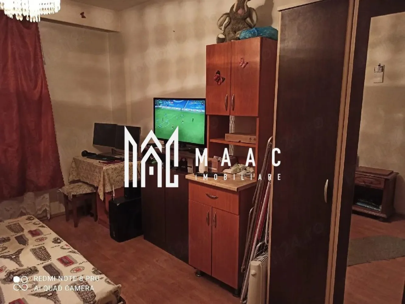 Apartament 1 Camera I Etaj 1/4 I Zona Vasile Aaron - Se oferă spre vânzare apartament cu 1 cameră, situat la etajul 1 din 4 al unui imobil amplasat în zona Vasile Aaron, o locație apreciată pentru accesibilitate și proximitatea față de toate facilitățile importante ale orașului.

Locuința este complet mobilată și utilată, fiind ideală atât pentru locuire proprie, cât și pentru investiție.

Caracteristici:
1 cameră
Etaj 1 din 4
Complet mobilat și utilat
Compartimentare practică
Apartament bine întreținut
Disponibil imediat

Avantaje:
Ideal pentru investiție / închiriere
Potrivit pentru persoane singure sau cupluri
Mutare imediată, fără investiții suplimentare
Zonă bine conectată la transport public, magazine și puncte de interes
Etaj inferior, foarte căutat pentru accesibilitate și confort

Localizare:
Zona Vasile Aaron
Aproape de magazine, stații de autobuz, farmacii și alte facilități urbane

O proprietate practică și accesibilă, perfectă pentru cei care caută o locuință eficientă sau o investiție sigură într-o zonă bine cotată din Sibiu.

Pentru informati si vizionari: CP3080142