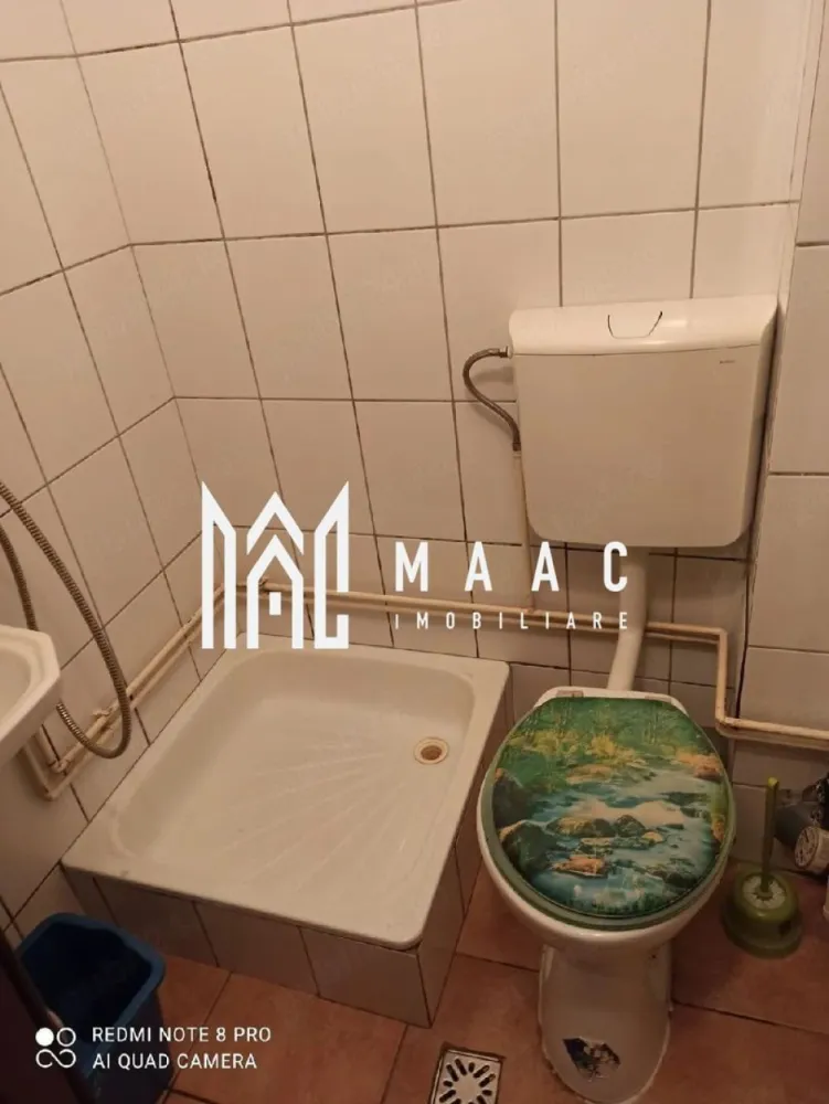Apartament 1 Camera I Etaj 1/4 I Zona Vasile Aaron - Se oferă spre vânzare apartament cu 1 cameră, situat la etajul 1 din 4 al unui imobil amplasat în zona Vasile Aaron, o locație apreciată pentru accesibilitate și proximitatea față de toate facilitățile importante ale orașului.

Locuința este complet mobilată și utilată, fiind ideală atât pentru locuire proprie, cât și pentru investiție.

Caracteristici:
1 cameră
Etaj 1 din 4
Complet mobilat și utilat
Compartimentare practică
Apartament bine întreținut
Disponibil imediat

Avantaje:
Ideal pentru investiție / închiriere
Potrivit pentru persoane singure sau cupluri
Mutare imediată, fără investiții suplimentare
Zonă bine conectată la transport public, magazine și puncte de interes
Etaj inferior, foarte căutat pentru accesibilitate și confort

Localizare:
Zona Vasile Aaron
Aproape de magazine, stații de autobuz, farmacii și alte facilități urbane

O proprietate practică și accesibilă, perfectă pentru cei care caută o locuință eficientă sau o investiție sigură într-o zonă bine cotată din Sibiu.

Pentru informati si vizionari: CP3080142