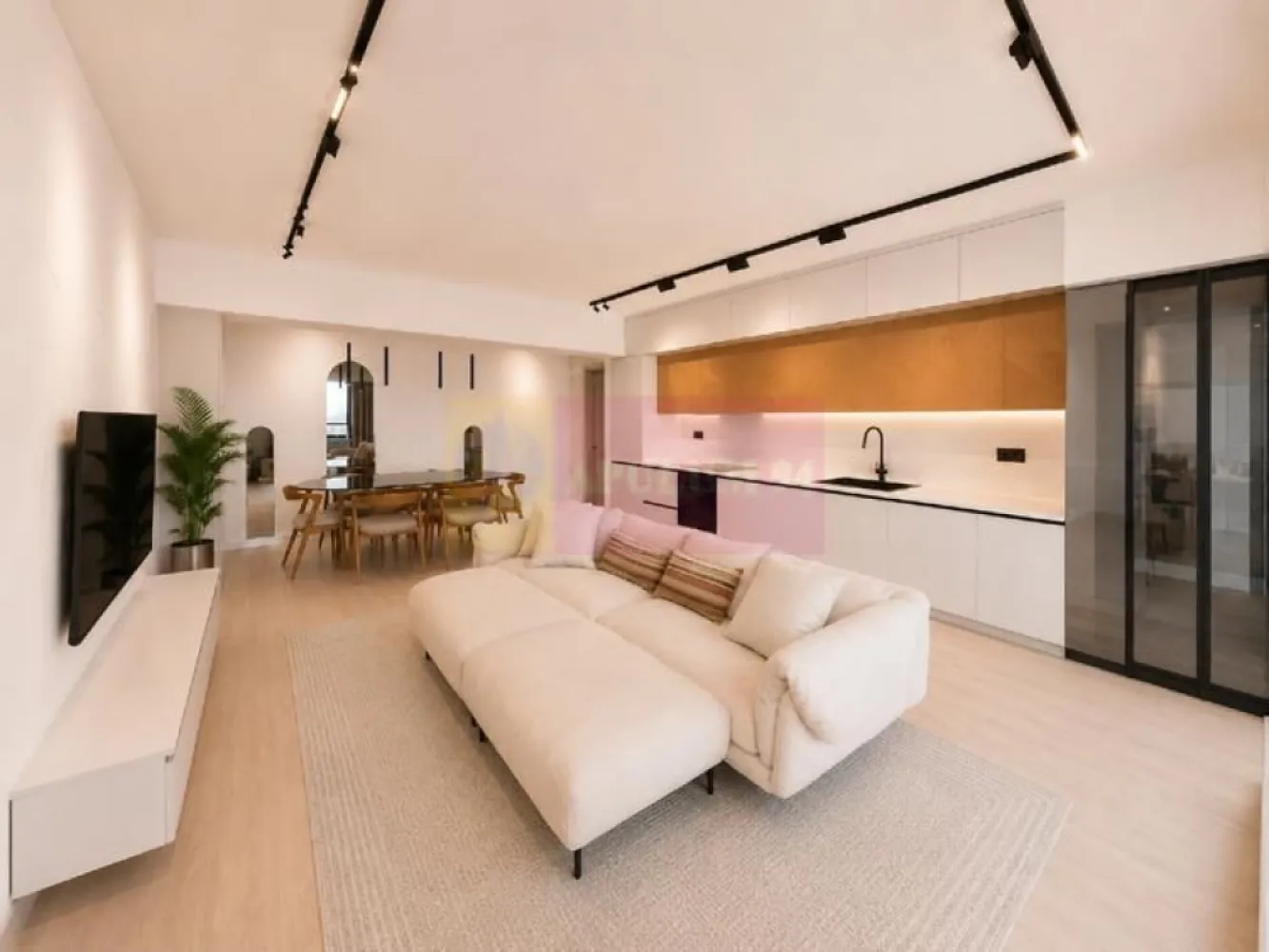 AP 3 CAM, LOC DE PARCARE/MOBILAT COMPLET/COMPLEX PRIVAT/ DRISTOR - Agentia Imobiliara Apulum 94, va propune spre vanzare
Apartament spațios cu trei camere si o baie, situat în zona Dristor– Calea Dudești, una dintre cele mai accesibile și dinamice zone din București. 
Proprietatea are o suprafață totală de 85,1 mp, cu o suprafață utilă de 69,1 mp, oferind un spațiu bine compartimentat și funcțional. 
Locuința este ideală pentru o familie sau pentru investiție, având un living generos cu zonă de dining și bucătărie, Două dormitoare, baie, hol, precum și spații suplimentare de tip logie și 2 balcoane. 
Balcon mare gen logia cu priveliste. 
Proprietatea dispune si de loc de parcare
Pretul nu include TVA