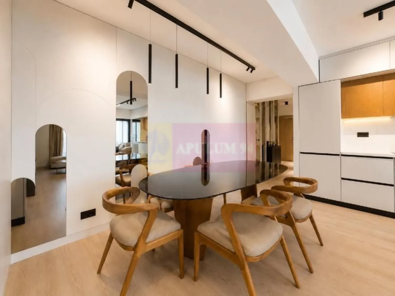 AP 3 CAM, LOC DE PARCARE/MOBILAT COMPLET/COMPLEX PRIVAT/ DRISTOR - Agentia Imobiliara Apulum 94, va propune spre vanzare
Apartament spațios cu trei camere si o baie, situat în zona Dristor– Calea Dudești, una dintre cele mai accesibile și dinamice zone din București. 
Proprietatea are o suprafață totală de 85,1 mp, cu o suprafață utilă de 69,1 mp, oferind un spațiu bine compartimentat și funcțional. 
Locuința este ideală pentru o familie sau pentru investiție, având un living generos cu zonă de dining și bucătărie, Două dormitoare, baie, hol, precum și spații suplimentare de tip logie și 2 balcoane. 
Balcon mare gen logia cu priveliste. 
Proprietatea dispune si de loc de parcare
Pretul nu include TVA
