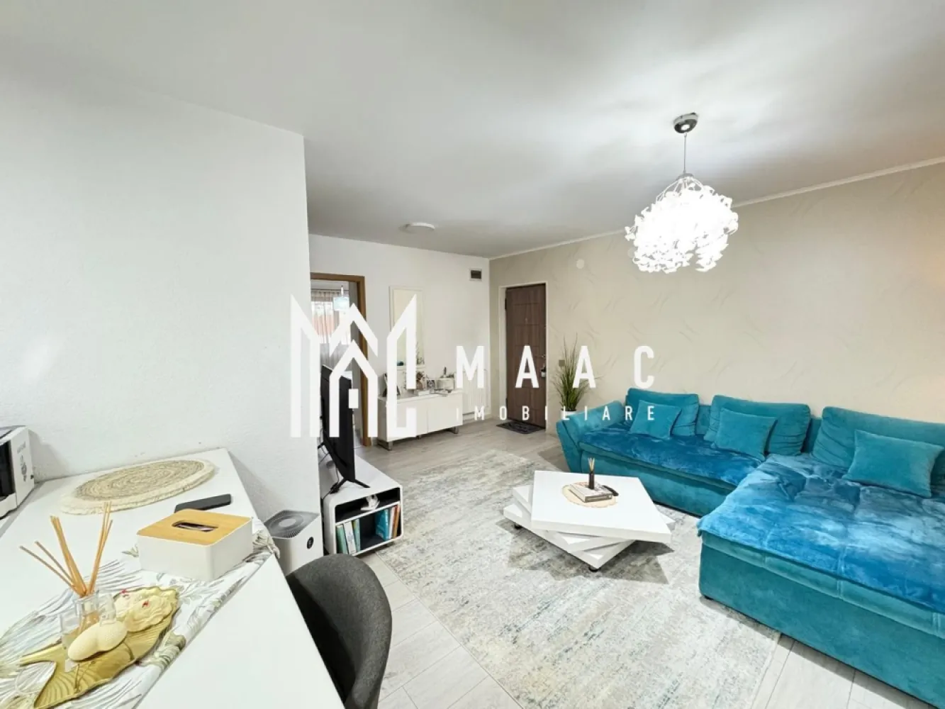 Apartament 3 Camere I Parter I Ștrand I Zona Parc Belvedere - MAAC Imobiliare va propune spre vânzare un apartament cu 3 camere in Ștrand. Apartamentul, situat la parter, într-o zonă liniștită , dispune de 2 dormitoare,living , bucătărie ,baie cu geam. Se preda mobilat și utilat, gata de mutare. Beneficiază de două balcoane închise. Pentru mai multe detalii sau vizionare precizați telefonic ca ați văzut anunțul cu ID CP2855751 }}