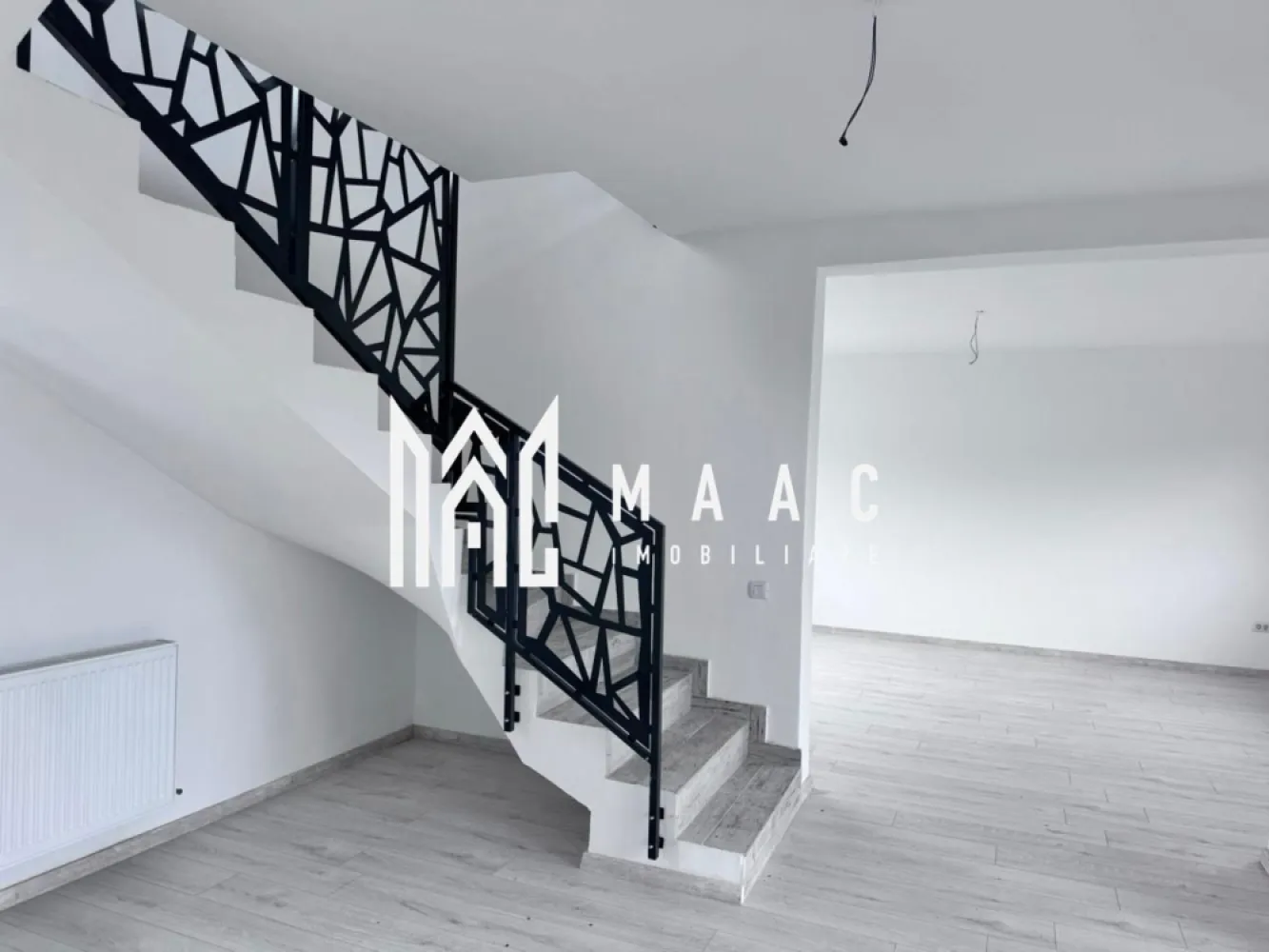 Casă modernă 138MP | Constructie noua - ID anunț: CP2920311 🏡 Lespezi Residence – Locuințe moderne într-o zonă cochetă din Râmnicu Vâlcea 📍 Strada Lespezi, Râmnicu Vâlcea Agenția MAAC Imobiliare vă prezintă o locuință modernă situată în ansamblul rezidențial Lespezi Residence, într-o zonă liniștită și elegantă, la doar câteva minute de centrul orașului. ✨ Caracteristici principale: Casă / apartament cu curte privată Loc de parcare inclus în preț 2 dormitoare luminoase 2 băi moderne 2 holuri spațioase (aprox. 14 mp fiecare) Living generos, ideal pentru familie 2 terase acoperite, perfecte pentru relaxare Încălzire în pardoseală Tâmplărie premium Salamander – izolare termică și fonică excelentă Compartimentare practică, adaptată stilului de viață modern 🏘️ Despre ansamblu – Lespezi Residence: Ansamblu exclusivist cu 6 case înșiruite Curți proprii – spațiu pentru relaxare și intimitate 3 case cu încălzire în pardoseală 3 case cu încălzire prin calorifere Zonă liniștită, cochetă, la doar 5 minute de centrul orașului Acces rapid către școli, magazine, restaurante și alte facilități urbane 💰 Preț: 160.000 € – TVA inclus (Prețuri în ansamblu începând de la această valoare) 📸 Imagini reale din șantier și randări 3D disponibile. 📞 Pentru detalii, vizionări sau rezervări, contactați agenția MAAC Imobiliare }}