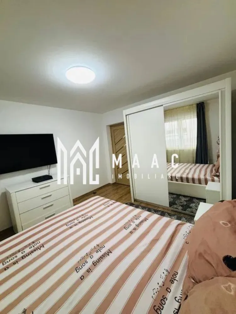 Apartament 2 camere I Decomandat I Curte I Arhitectilor - Apartament 2 camere, decomandat, cu curte și loc de parcare – 55 mp, parter

Apartament spațios și practic compartimentat, situat la parter, cu o suprafață utilă de 55 mp, ideal pentru locuire confortabilă sau investiție sigură.

Caracteristici principale:

Compartimentare decomandată: living, dormitor, bucătărie, baie

Curte proprie – ideală pentru relaxare sau amenajare grădină

Loc de parcare inclus

Acces facil, poziționare ideală la parter

Proprietatea este potrivită atât pentru rezidență, cât și pentru închiriere. Disponibilă imediat. Pentru mai multe informații și vizionări: ID: CP3085534