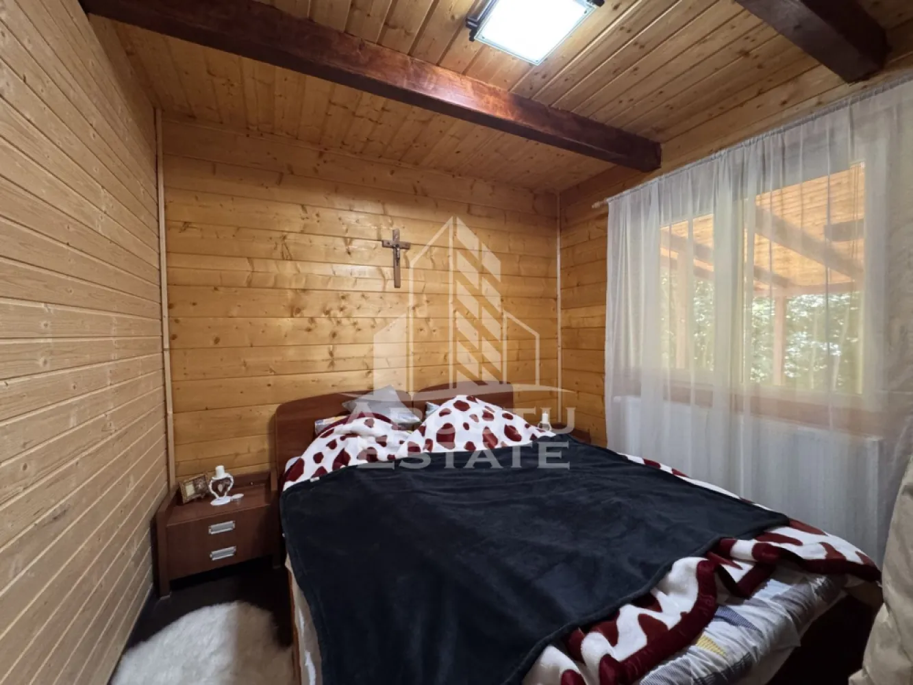 Casa din lemn, zona muntoasa, cu rau, la cheie, Ribita, Hunedoara