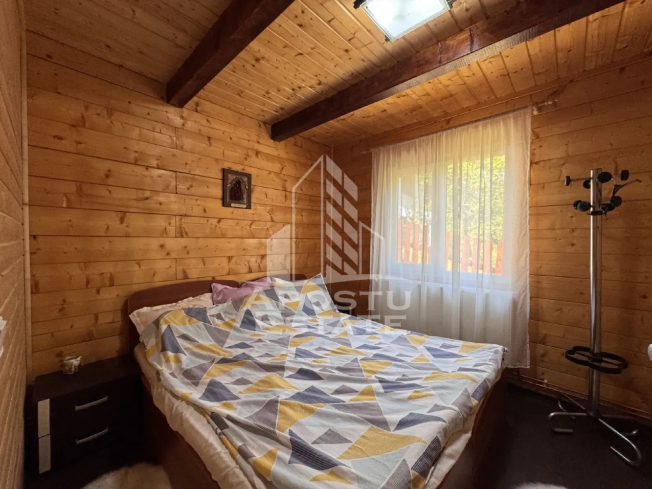 Casa din lemn, zona muntoasa, cu rau, la cheie, Ribita, Hunedoara
