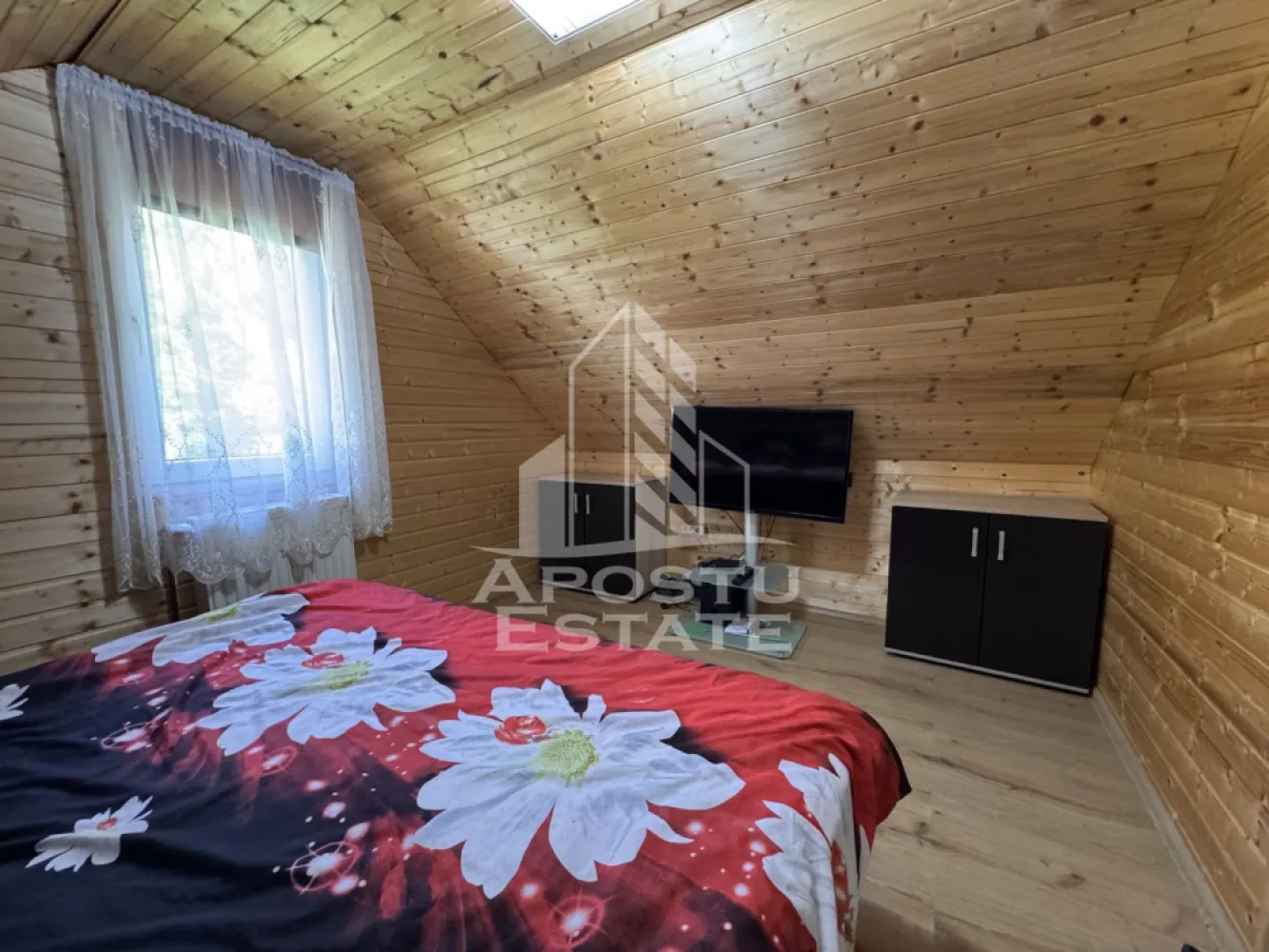 Casa din lemn, zona muntoasa, cu rau, la cheie, Ribita, Hunedoara