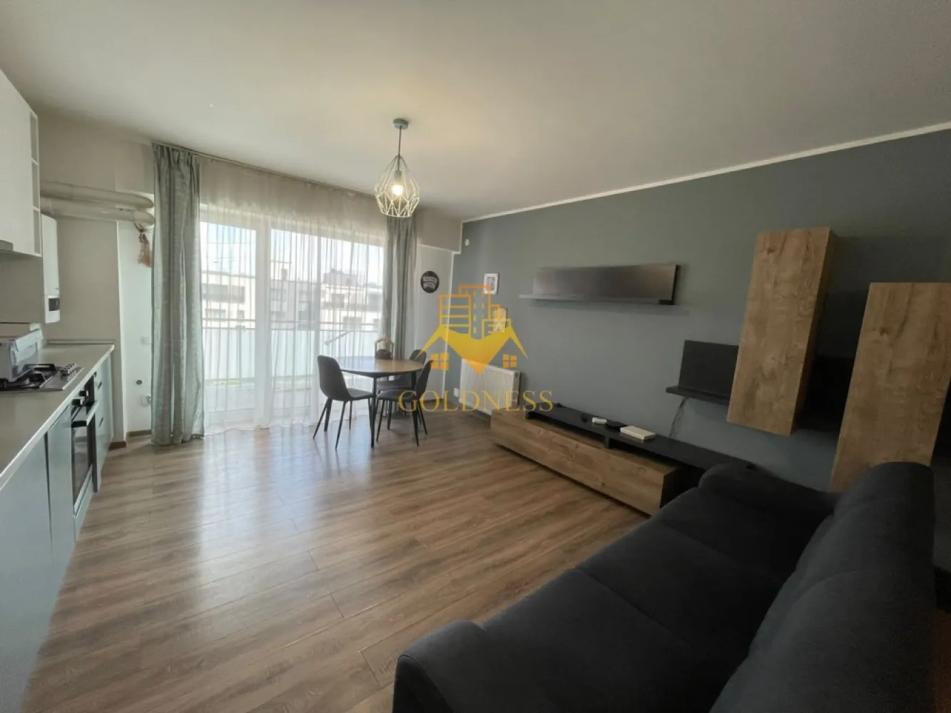2 camere, Parcare, Semicentral, NTT Data, Bosch, Somesului, Anton Pann - GOLDNESS Imobiliare vă propune spre închiriere un apartament cu 2 camere open-space complet mobilat și utilat, la etajul 4 intr-un imobil de 7 etaje, în Zona Semicentrala.
Dispune de loc de parcare subteran.
Se află în apropierea stațiilor de transport în comun, magazine, restaurante, spații verzi, farmacii, etc.

Apartamentul este compartimentat astfel:
- dormitor cu pat matrimonial, dressing,
- living cu bucatarie open space complet utilată și mobilată, canapea, loc de servit masa, birou
- baie cu cada, calorifer port prosop și dulap pentru depozitare.
- balcon de 7 mp, dotat cu bancuta si masa

Imobilul este dotat cu toate cele necesare- centrală proprie, aer conditionat, masina de spalat vase, frigider, plita, cuptor electric, microunde, hotă, mașină de spălat haine, etc.

Dacă sunteți interesați de acest apartament și doriți să îl vizionați, dar și pentru alte oferte nu ezitați să ne contactați telefonic sau prin e-mail. Vă stăm la dispoziție!
Pentru intermediere se percepe un comision de 50% din prețul chiriei!
