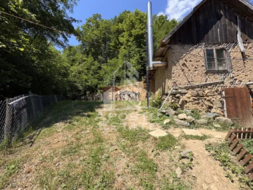 Casa din lemn, zona muntoasa, cu rau, la cheie, Ribita, Hunedoara