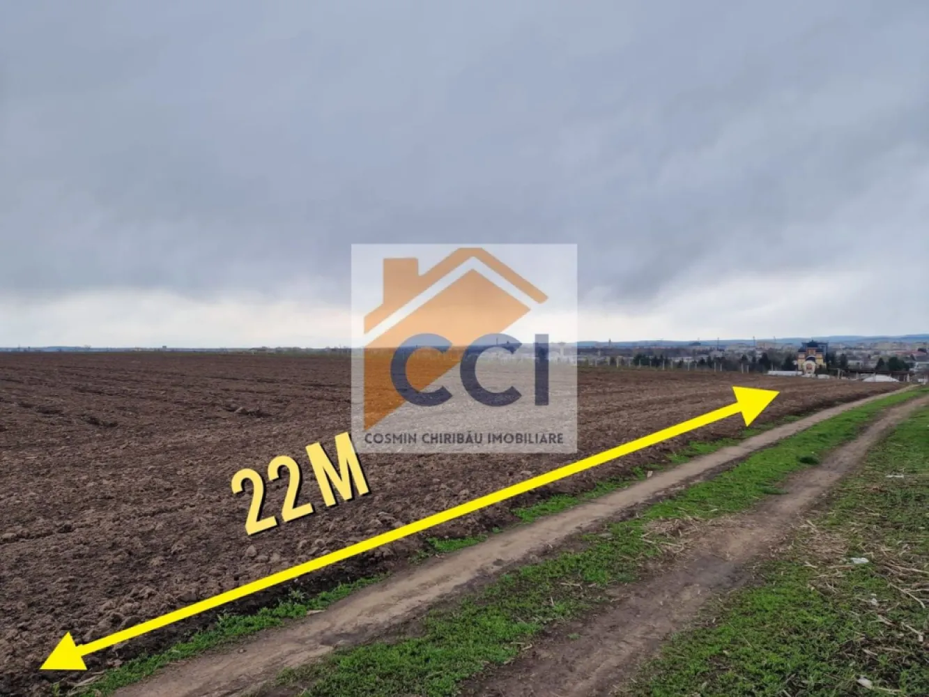 Teren 10,000mp Bacau / Strada Alexandru Safran - Se vinde aceasta suprafata de teren de 1ha, situata in spatele RAR Bacau, cu acces din strada Alexandru Safran printr-un drum public perpendicular pe aceasta de aprox. 250 m. Zona a fost inclusa la actualizarea PUG ului mun. Bacau in intravilanul extins ,fapt care ii confera valente puternice de dezvoltare in viitor. Fiind deasupra nivelului orasului, panorama de la fata locului este superba, ai senzatia ca tii orasul in palma. Exista certificat de urbanism de informare pt aceasta proprietate.
Pt orice alte detalii sau vizionari nu ezita sa ma contactezi.