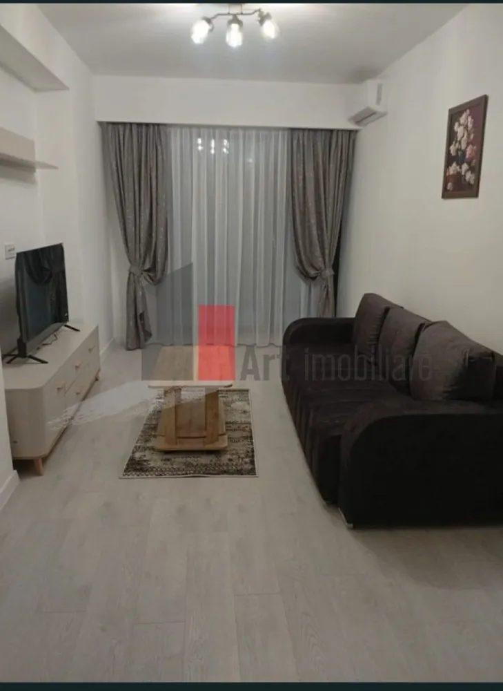 Inchiriere apartament 2 camere in zona Gorjului-NOVUM 56 - Oferim spre inchiriere un apartament deosebit de 2 camere situat in Complex Novum 56 in zona Gorjului,pe B-dul Timisoara nr 56.
Apartamentul se afla la prima inchiriere si este situat la etajul 3 intr-un imobil cu 10 etaje construit in anul 2025.
Suprafata utila este de 54 mp.
Este dotat cu mobilier si electrocasnice noi(masina de spalat rufe,cuptor electric,plita gaz,frigider,aer conditionat,TV Smart).
Incalzirea este realizata cu centrala proprie cu incalzire in pardosealasi termostat wi-fi,iar racirea cu aer conditionat de 12 000 BTU cu Wi-Fi.
Are ca vecinatati Penny/Lidl/Jysk,statia de metrou Gorjului fiind la doar 7 minute de mers pe jos,iar autobuzul si tramvaiul au statie la intrarea in complex.
Pretul chiriei este de 570 euro+o luna garantie
