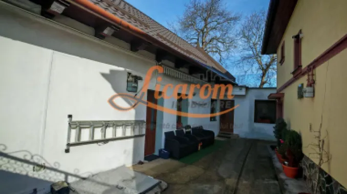 Corp de casa 4 camere zona Nicopole,curte comuna cu 1 familie.
