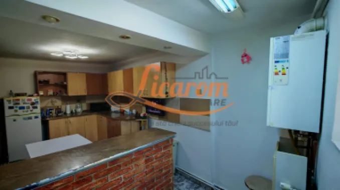 Corp de casa 4 camere zona Nicopole,curte comuna cu 1 familie.