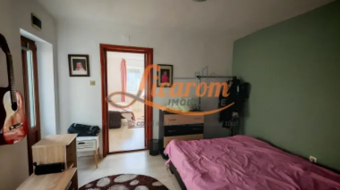Corp de casa 4 camere zona Nicopole,curte comuna cu 1 familie.
