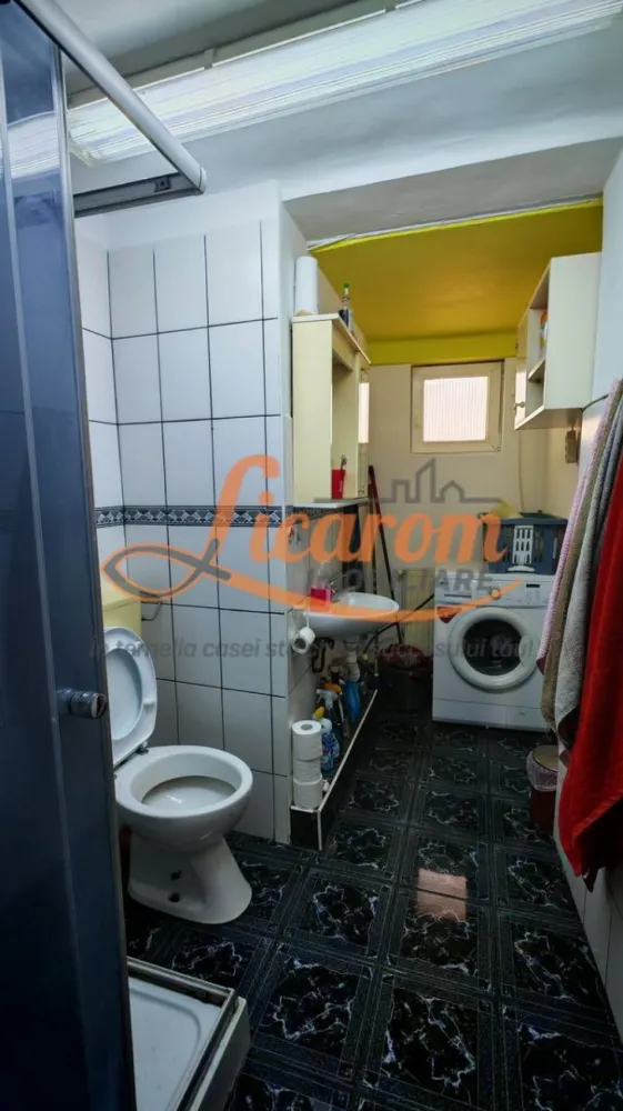 Corp de casa 4 camere zona Nicopole,curte comuna cu 1 familie.