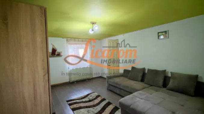 Corp de casa 4 camere zona Nicopole,curte comuna cu 1 familie.